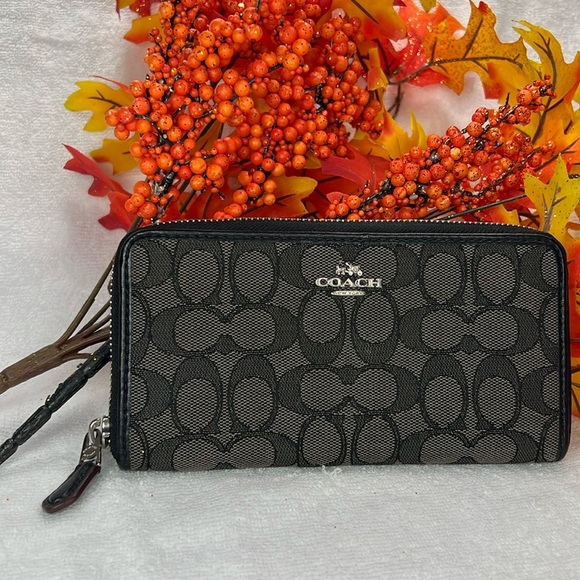 Coach Black Jacquard zip around wallet, no call outs, smoke-free home - Picture 1 of 4